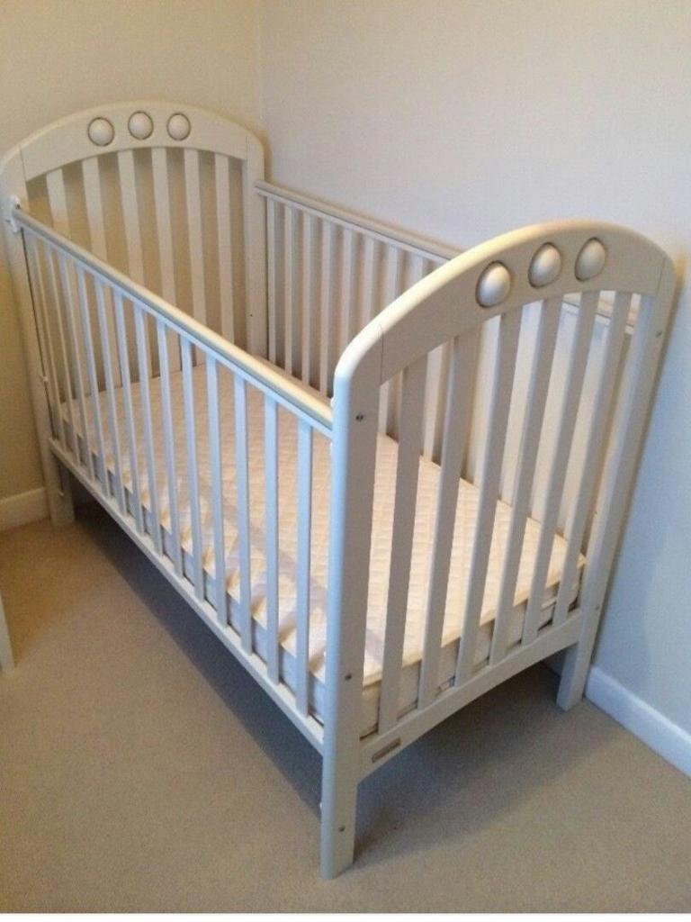 MAMAS & PAPAS Amelia Dropside Cot in GREAT CONDITION! in Portslade