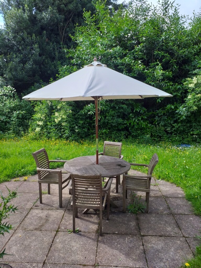 Solid and Beautiful Garden Furniture Set - with Parasol ...