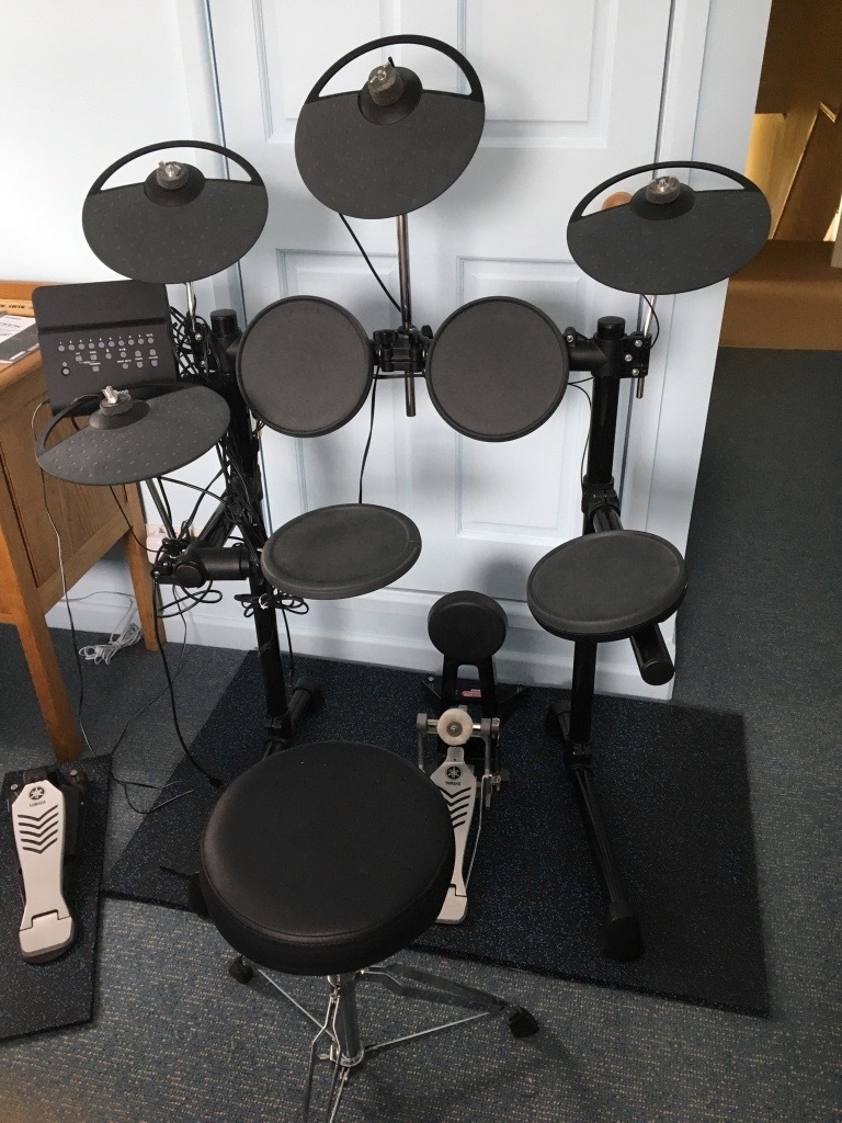 Yamaha Electronic Drum Kit DTX450K plus extra cymbal, stool and
