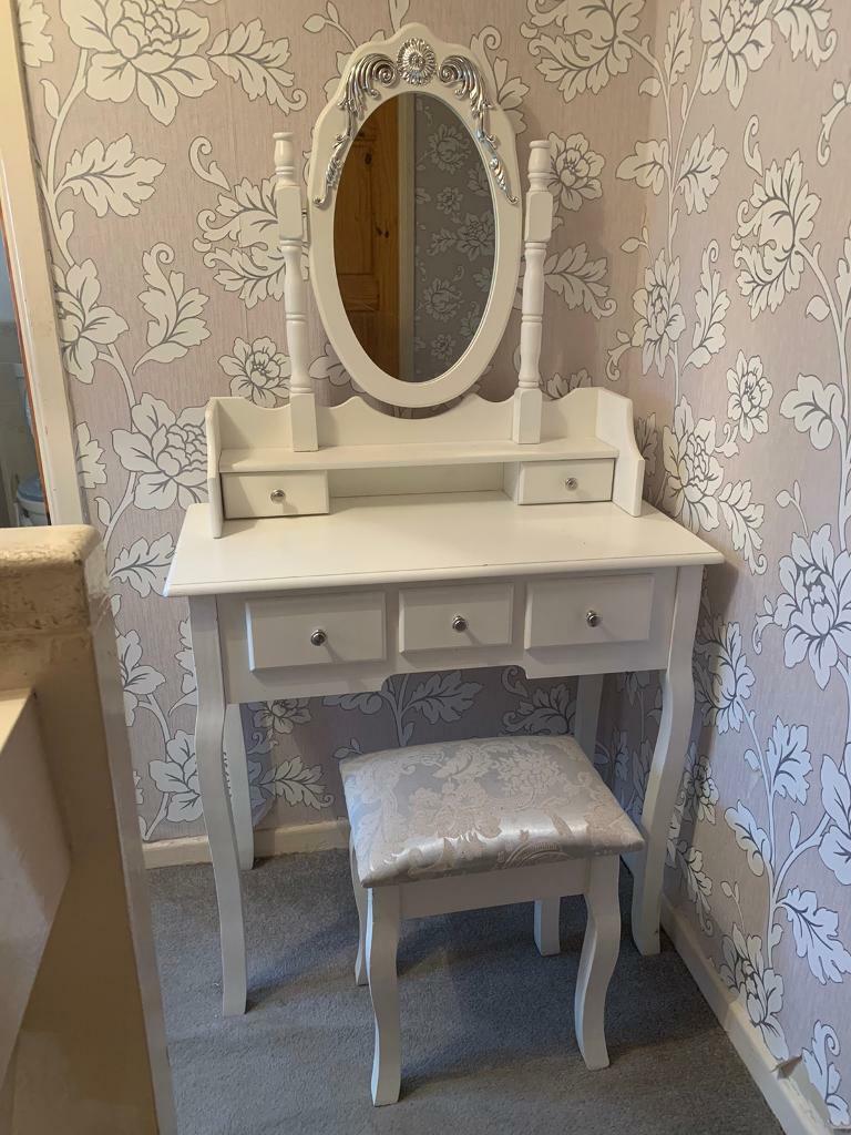 White dressing table and mirror in Cwmbran, Torfaen Gumtree