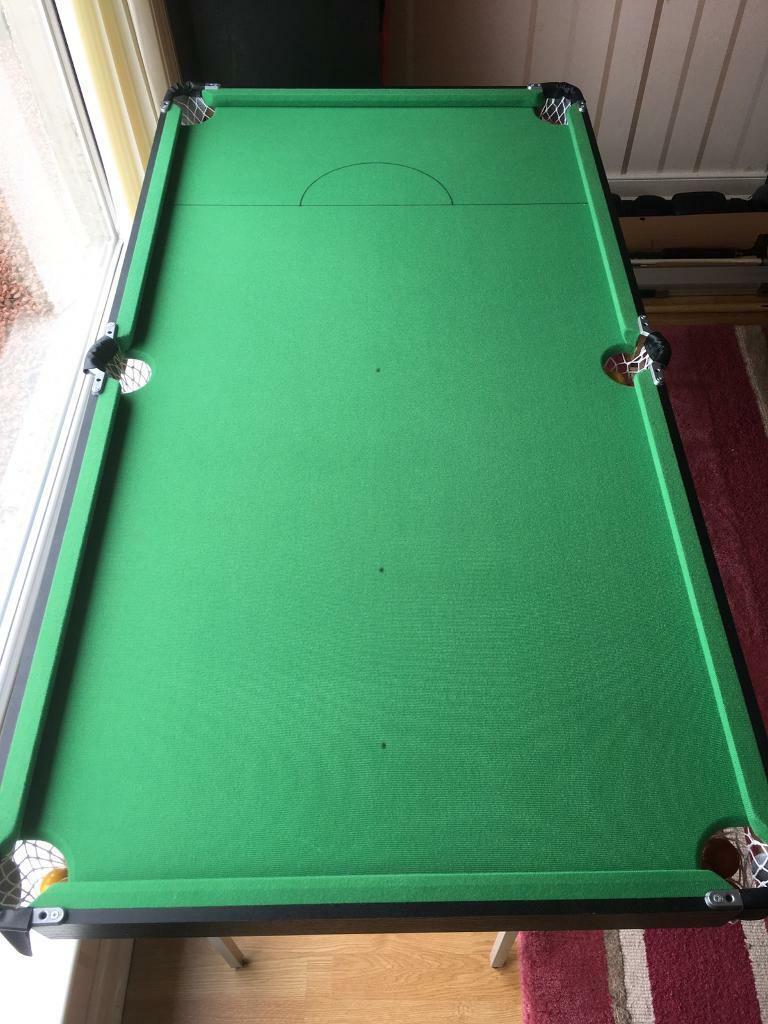 4ft 6” x 2ft 5” Snooker Pool Table with Cues in Cumbernauld, Glasgow