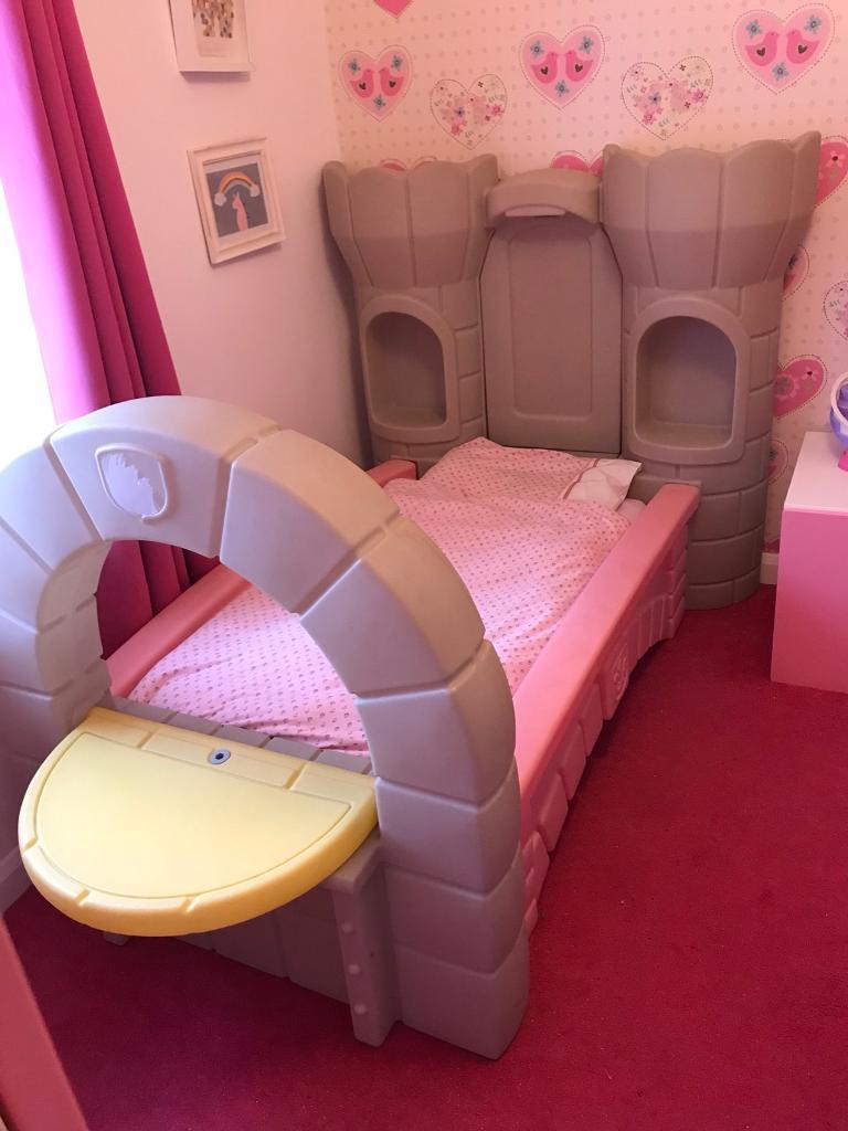 Little tikes princess castle bed, mattress & bedding bundle in St