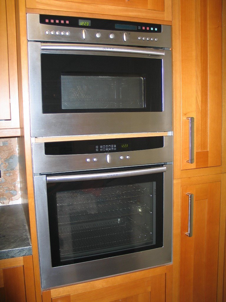 Neff Builtin Oven, Microwave Combination, & Bosch Extractor Hood in