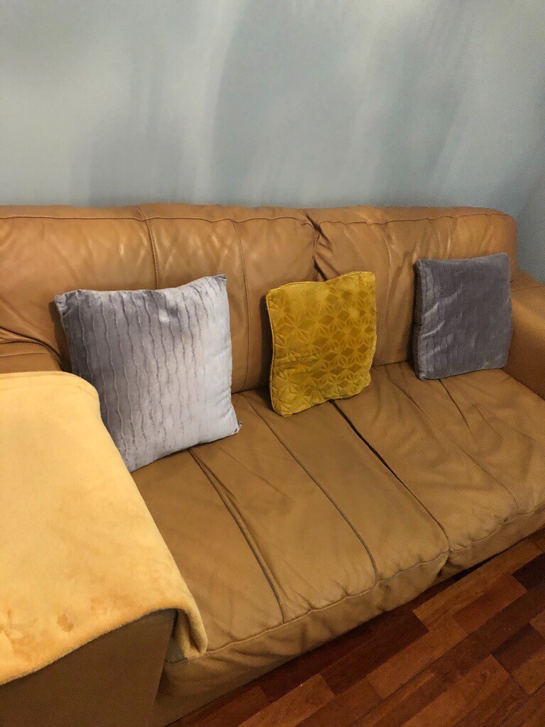 Preloved leather sofas x 2 need quick sale fair condition in Princes