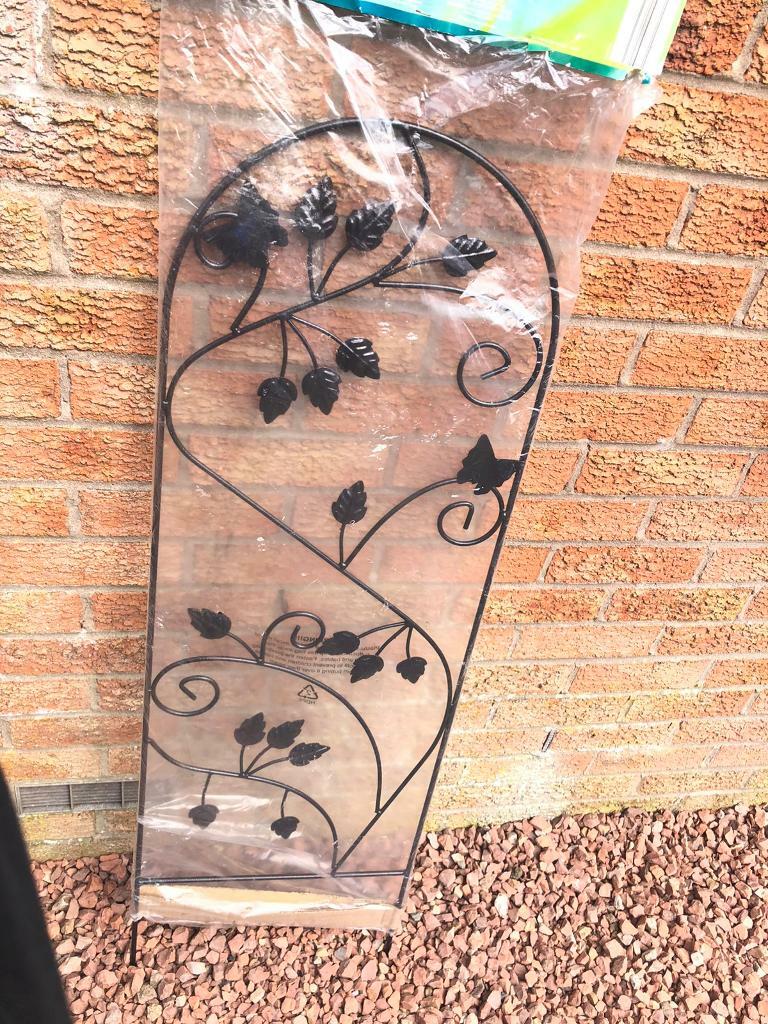 8 metal garden fence border stakes | in Moodiesburn, Glasgow | Gumtree