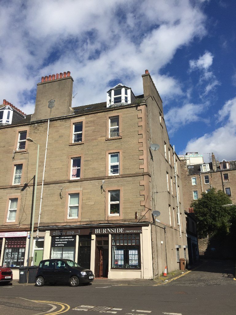 46d Dudhope Cresent Road, Dundee. Modern 2 Bedroom Flat Situated Close