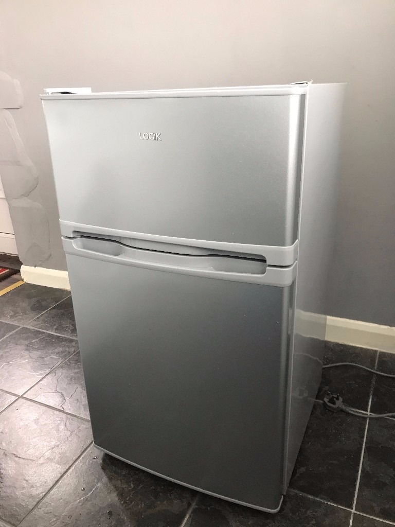 LOGIK LUC50S12 Undercounter Fridge Freezer Silver Barely Used