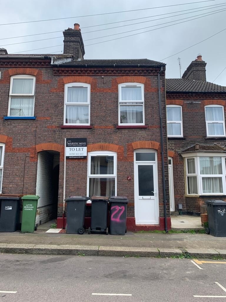 3 BEDROOM HOUSE IN THE LU2 AREA OF LUTON! in Luton, Bedfordshire