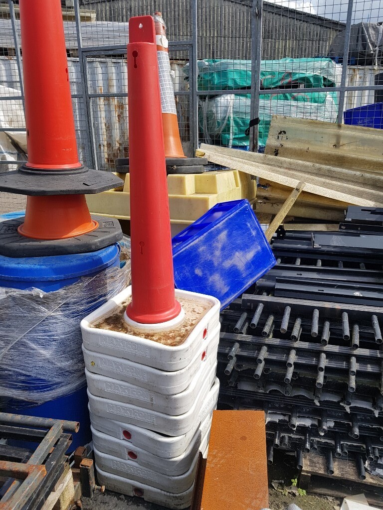 TRAFFIC CONE / BARRIERS IDEAL FOR FACTORY/BUILDING SITE. ETC in