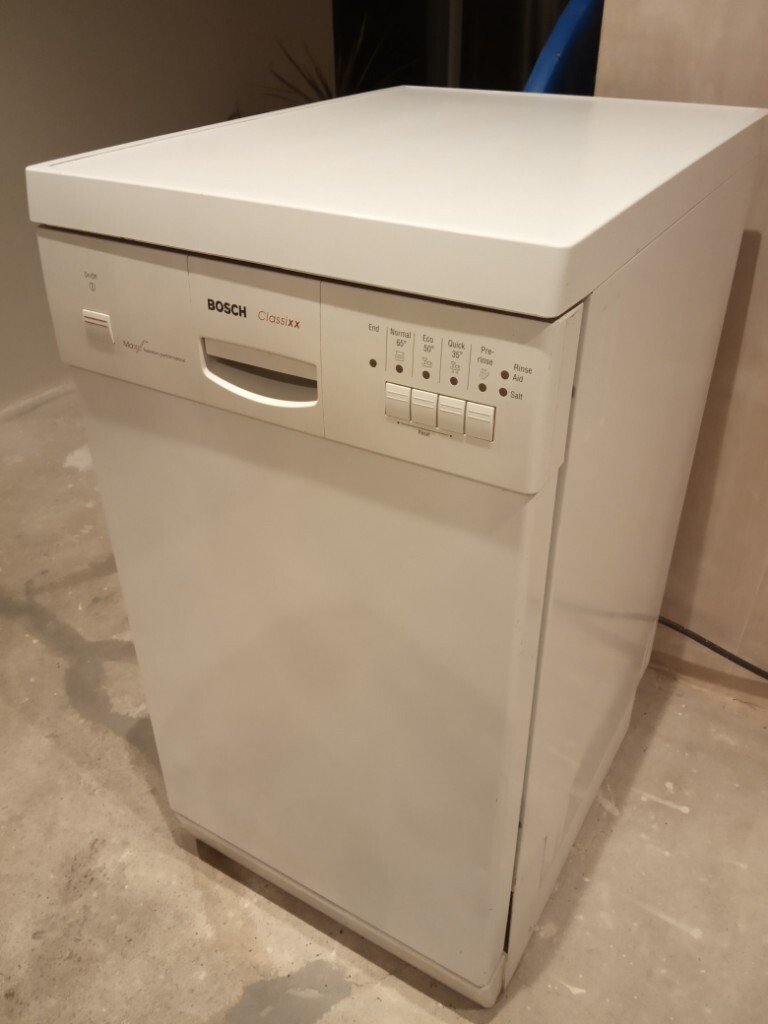 Bosch freestanding slimline dishwasher in Northampton