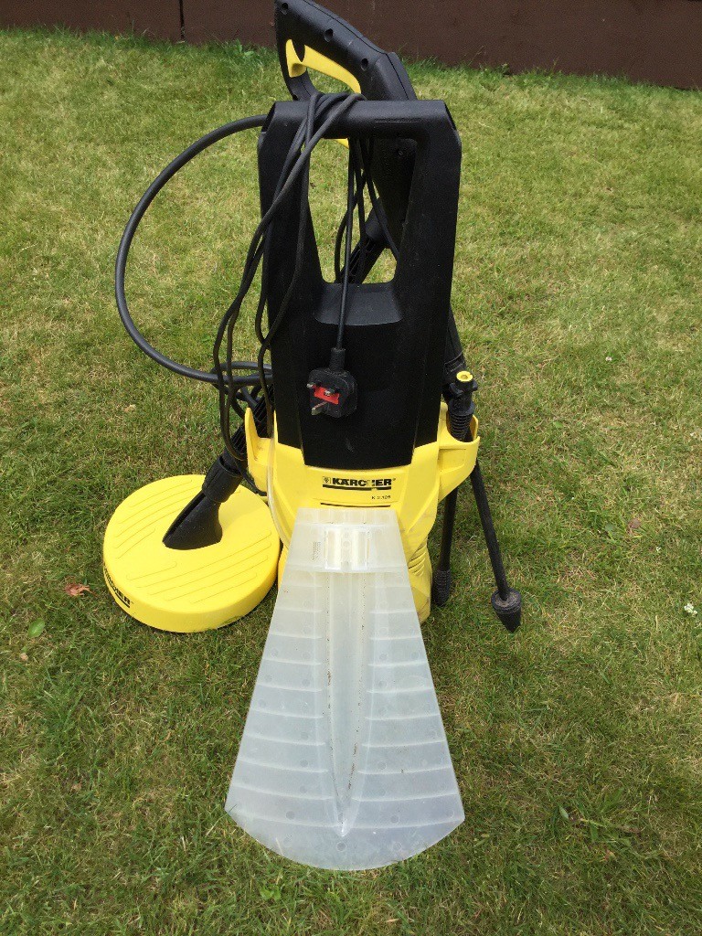 Karcher K2 125 pressure washer 2 years old with brand new hose & attachments included in