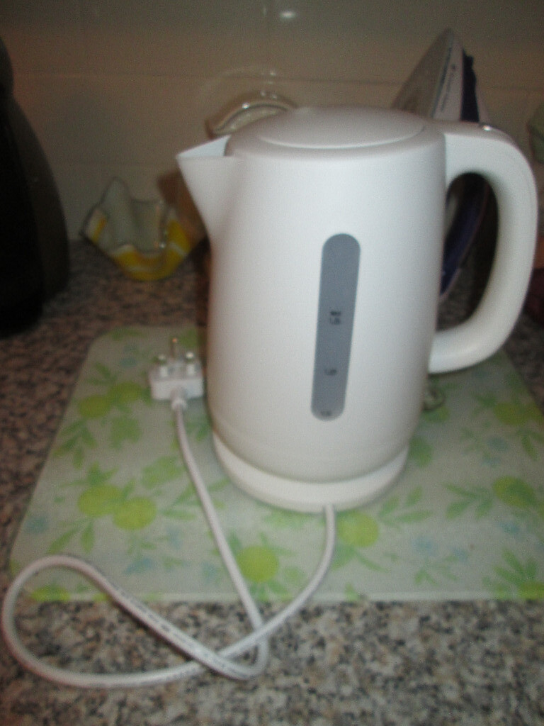 Tesco JKRWP13 rapidboil jug kettle in white with 1.5L capacityNEW in Lisburn, County Antrim