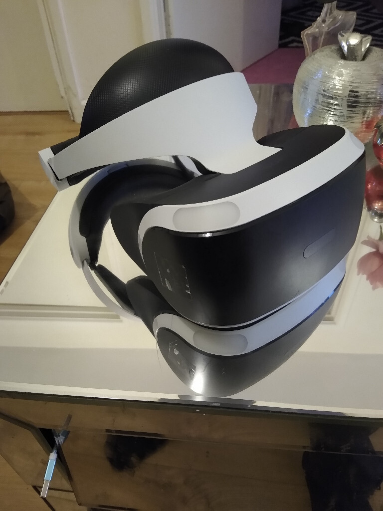 PS VR and v2 camera bundle with vr world game, in good condition in