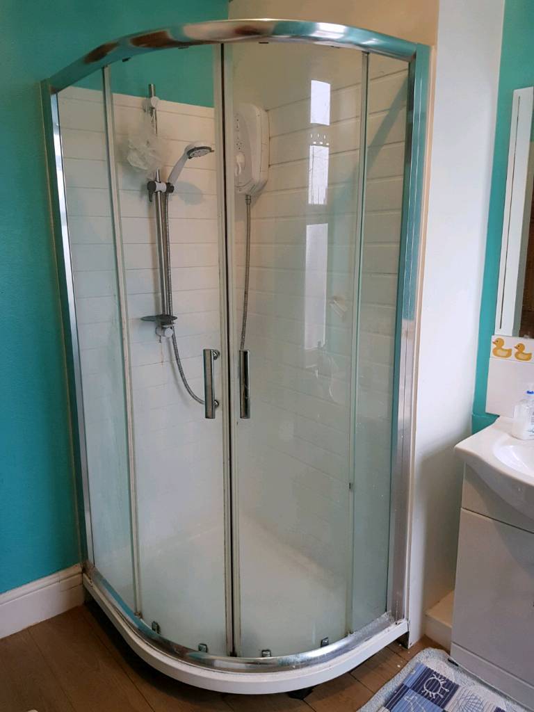 Quadrant shower cubicle for enclosure offset base in Blackpool
