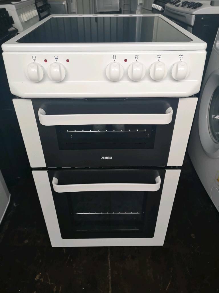 white zanussi 50cm width electric cooker only few month old immaculate