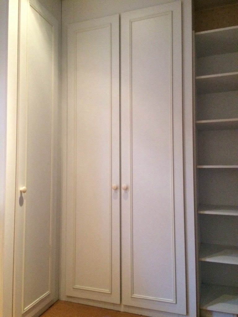 Sturdy Fitted Corner Wardrobes With Hanging Rails And Shelving In