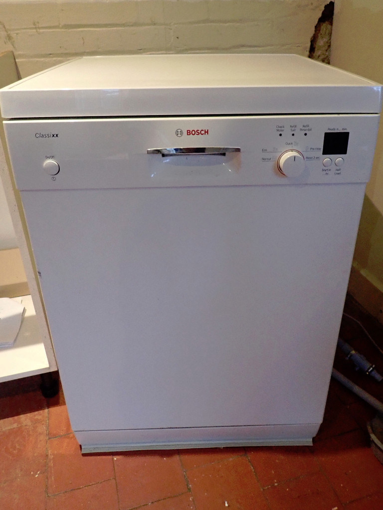 Bosch Classixx freestanding dishwasher in Milton Keynes