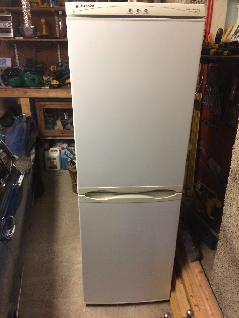 White Hotpoint Iced Diamond RFA51P Fridge Freezer in Perth, Perth and