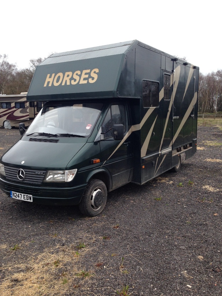 Mercedes 412D 4.6t Horsebox, forward facing with side ramp and small