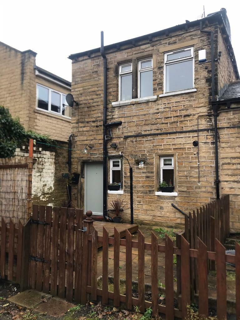 Cottage to let in Fartown Huddersfield in Huddersfield, West