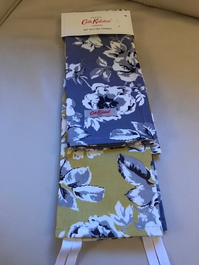 New Cath Kidston Etched Floral Set Of 2 Tea Towels in Red Lodge