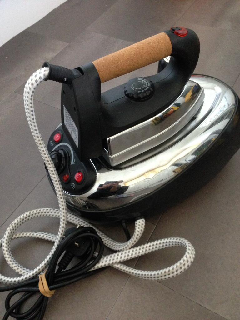 Steam generator iron, 2600W in Northfield, Edinburgh Gumtree