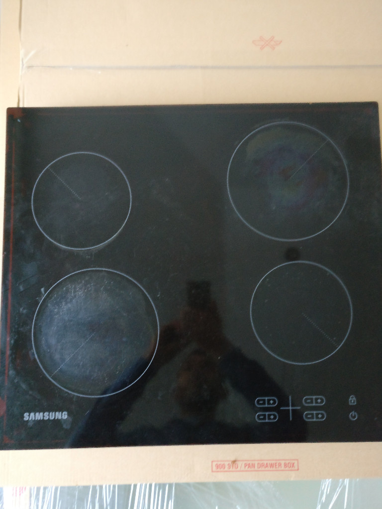 Samsung Electric Ceramic Hob (C61R2AEE) in Thornaby, County Durham