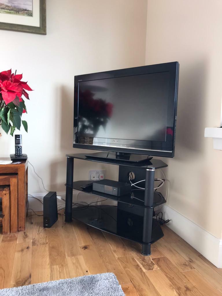 Sony Bravia 32” tv and glass corner stand in Broughty Ferry, Dundee
