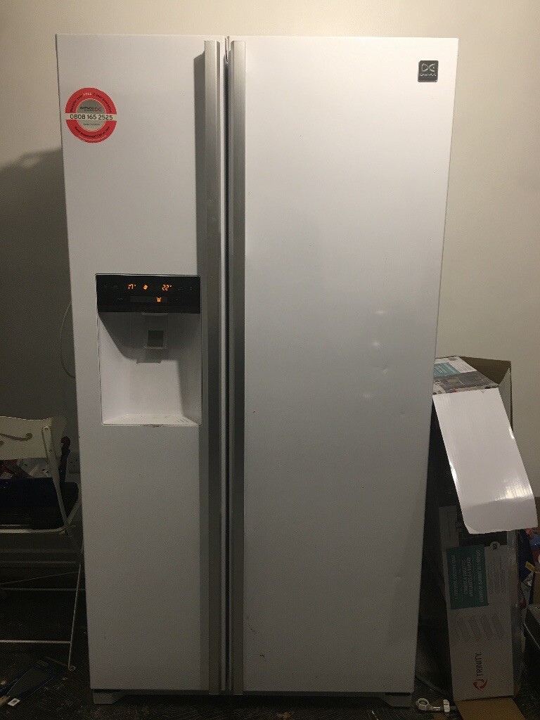 Daewoo fridge freezer American style white double door and ice machine