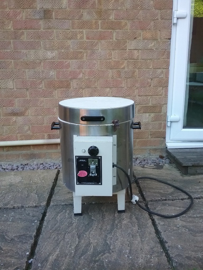 Small home kiln for sale. In good working order, comes with owners