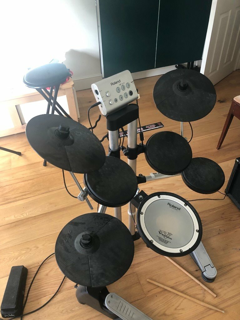 Roland electric drum kit ( Model HD 1 ) with amp in Leighton