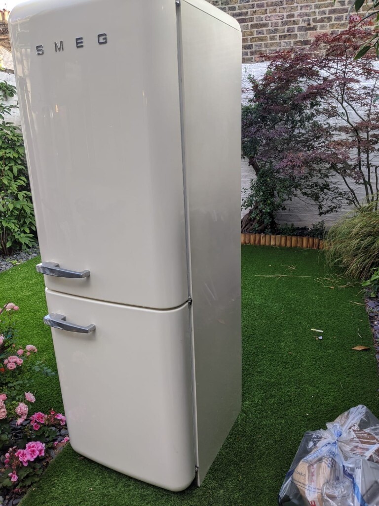 SMEG FAB 32 50's Style 60/40 Freestanding Fridge Freezer in Cream in