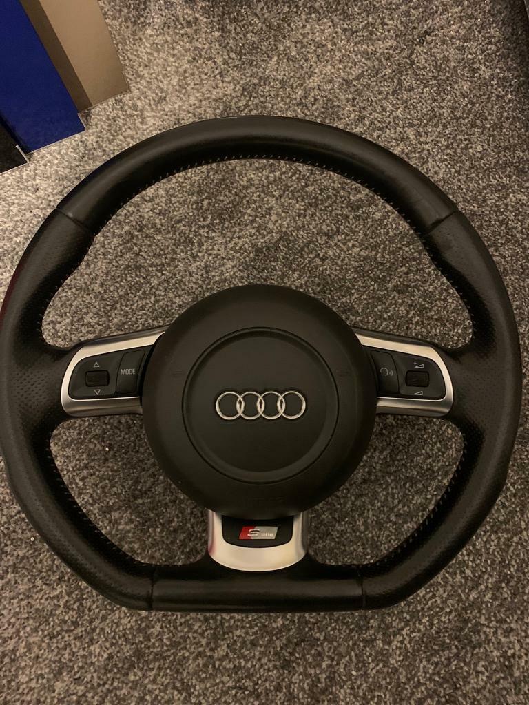 Audi s3 a4 a3 a5 8p Flatbottom steering wheel with airbag in Bradford