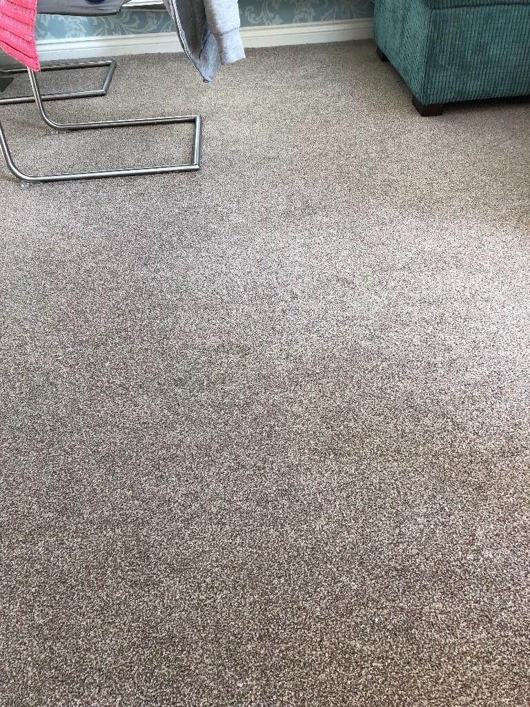 Second hand carpet good condition in Swallownest, South Yorkshire