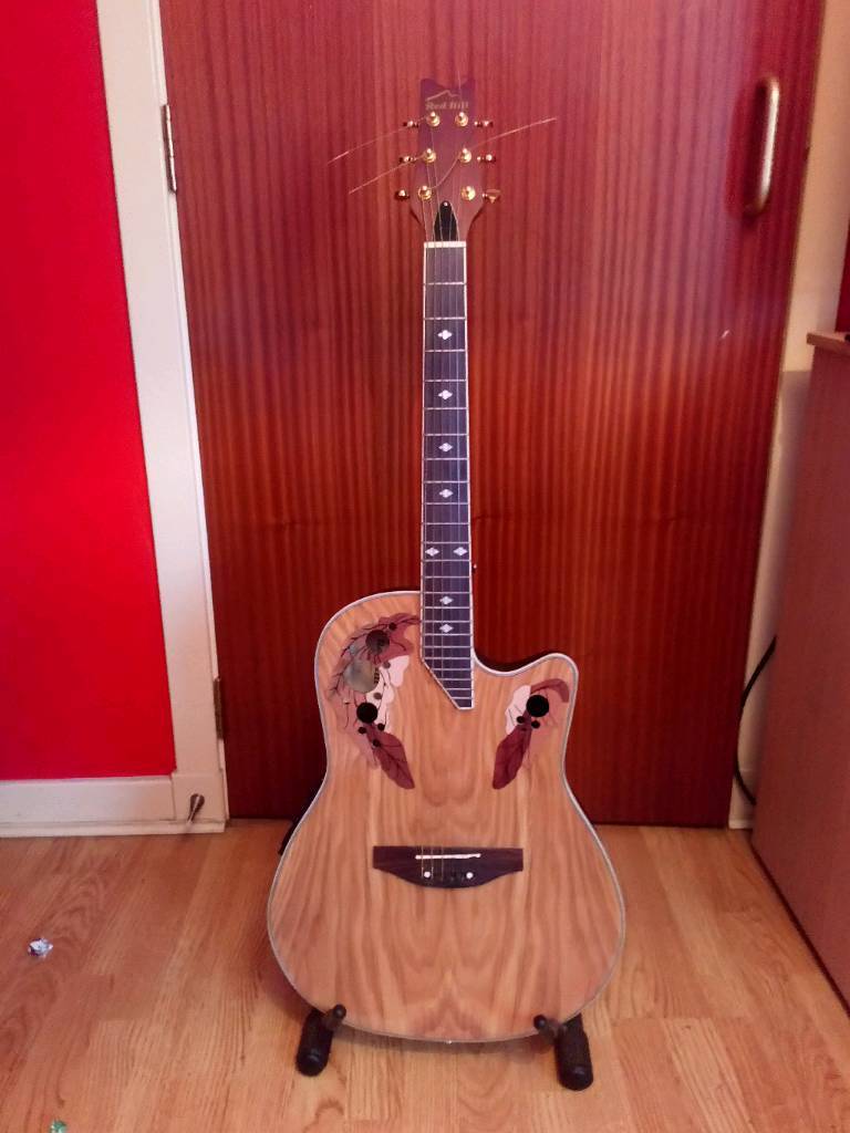 Electric acoustic bow back mint condition in Clydebank, West