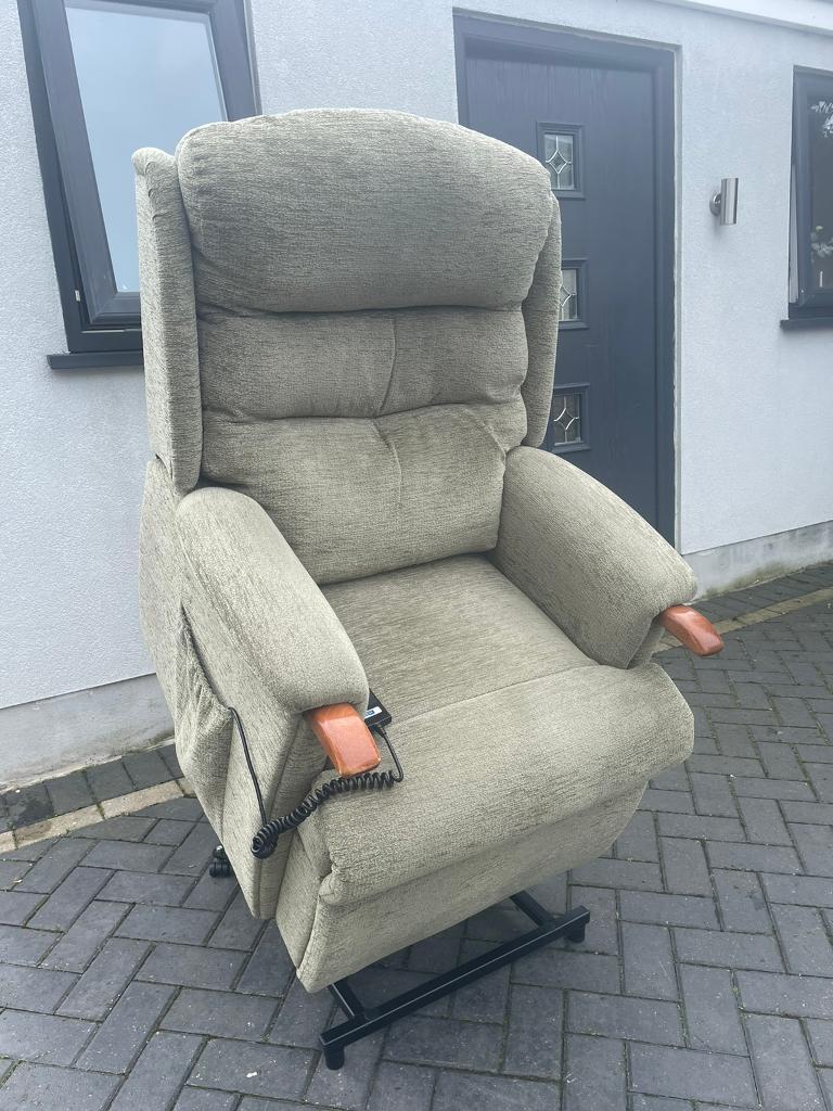 HSL RIPLEY DUAL MOTOR RISER RECLINER CHAIR STANDARD SIZE in Bradford