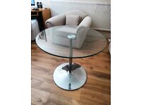Round glass table in great condition