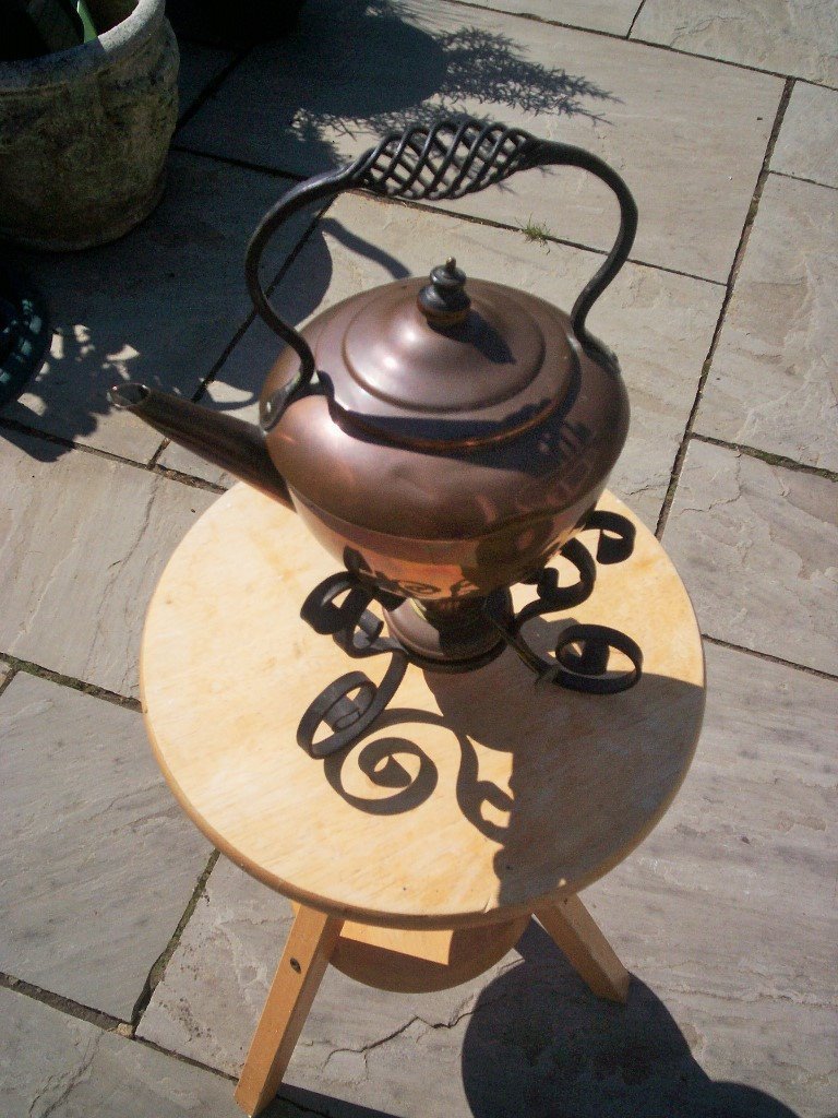 cooper kettle & stand with oil burner 1900 in Bognor Regis, West