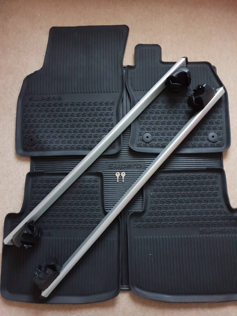 Superb III Estate 2016 > 2018 Roof Bars/Rubber Mats/Rubber Boot Mat