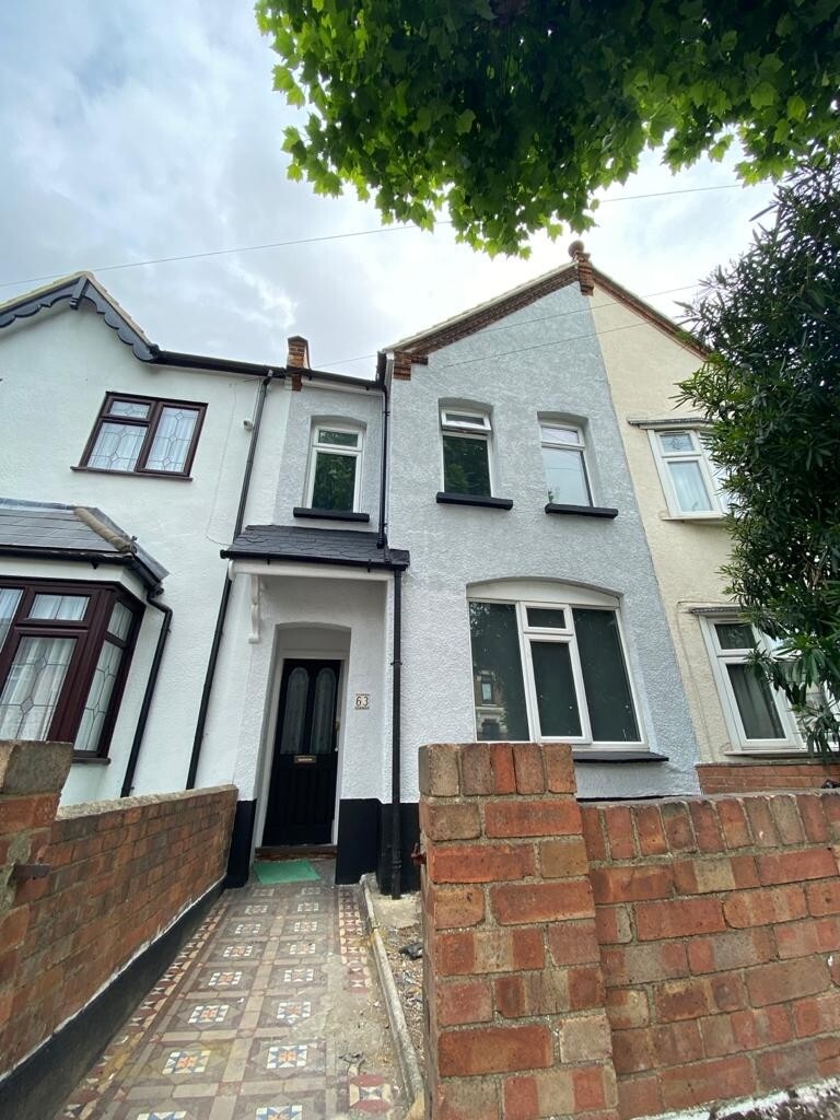 Stunning 3 bedroom house Central Park Road East Ham E6 in Newham