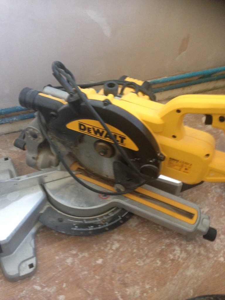 Dewalt Saw DWS773GB / Dewalt MultiTool Brushless DCS355D2GB 18V 2