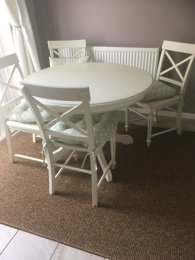 Solid cream table and four chairs in Aberdare, Rhondda Cynon Taf