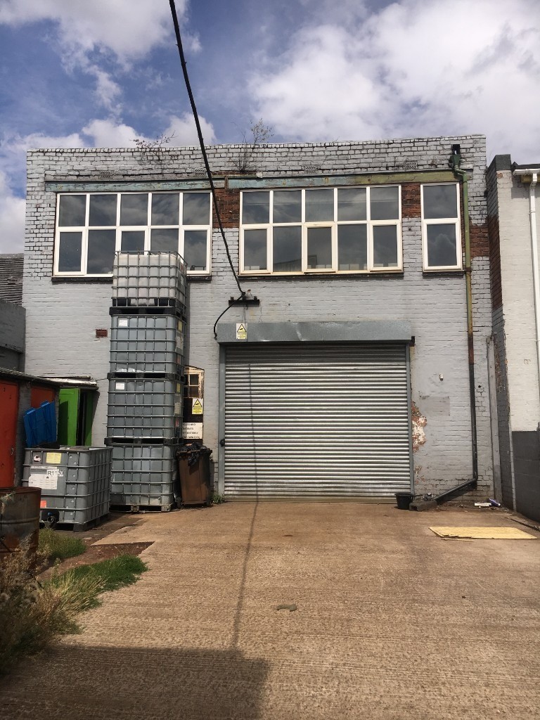 Unit and yard area to rent near to Willenhall town centre in