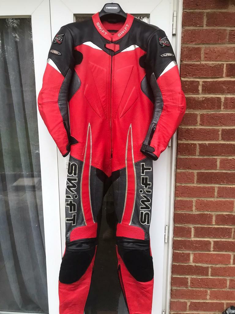 Swift 1 piece motorcycle leathers UK42 in Towcester, Northamptonshire