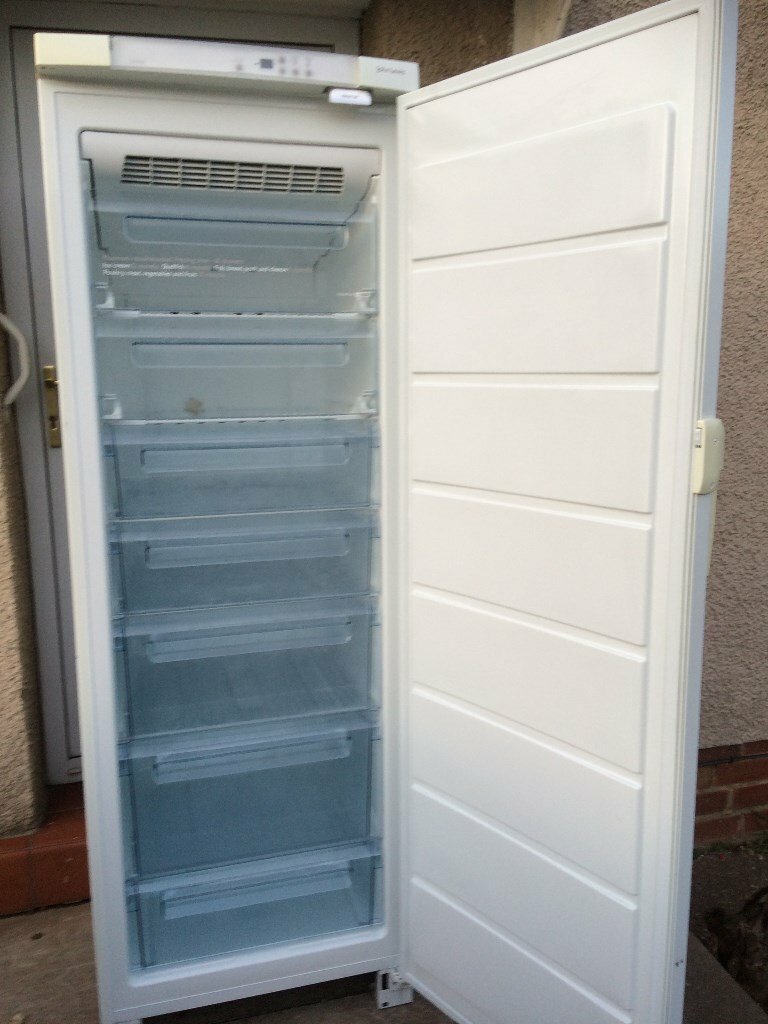 FROST FREE JOHN LEWIS UPWRIGHT FREEZER IN GOOD WORKING CONDITION in