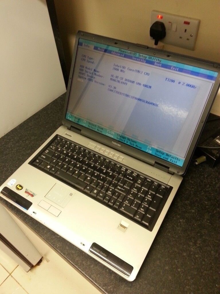 OLD 17 INCH MULTIMEDIA / GAMING LAPTOP / SPARES REPAIRS in Clapham