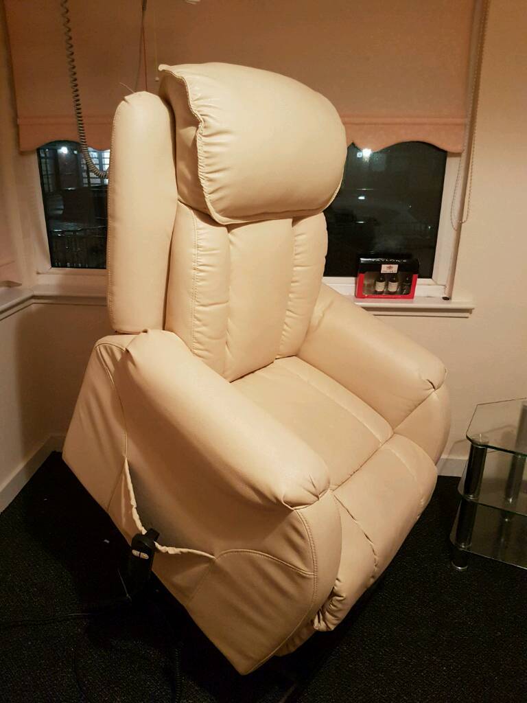 Electric Riser/Recliner Chairs in Cream Leather x2 in Ardrossan