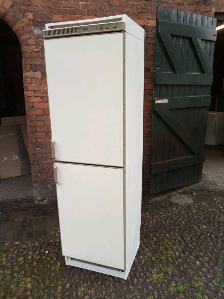 EXTRA LARGE ZANUSSI FRIDGE FREEZER FULL WORKING ORDER in Newcastle