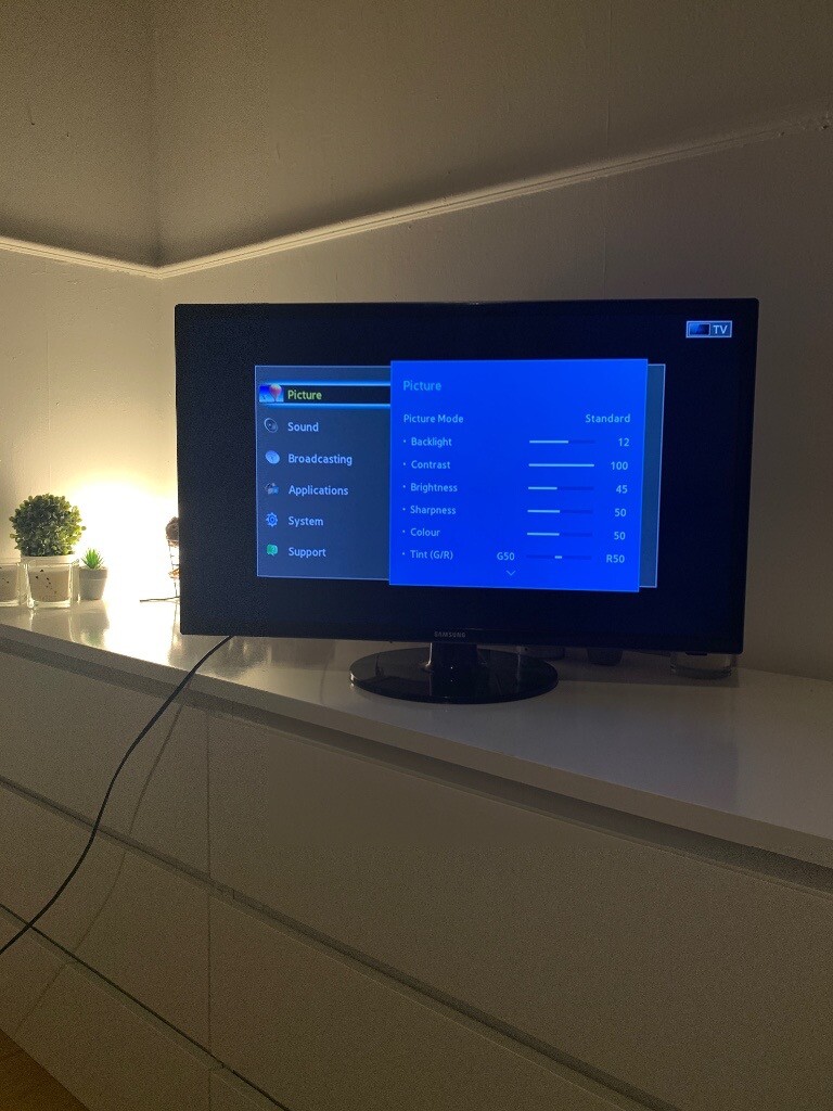 SAMSUNG LED HD 28” TV with Amazon Fire Stick (optional) in