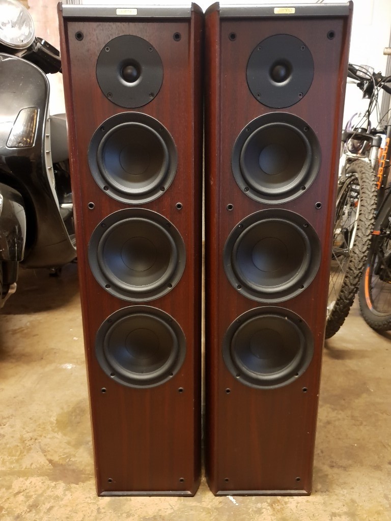 JAMO CLASSIC 8, Three Way, Twin Speaker Towers. Rare Set + JVC UXD100
